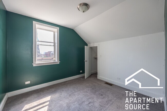 Building Photo - 1657 S Throop St