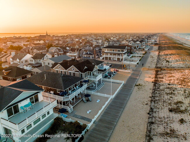 Building Photo - 1404 Oceanfront