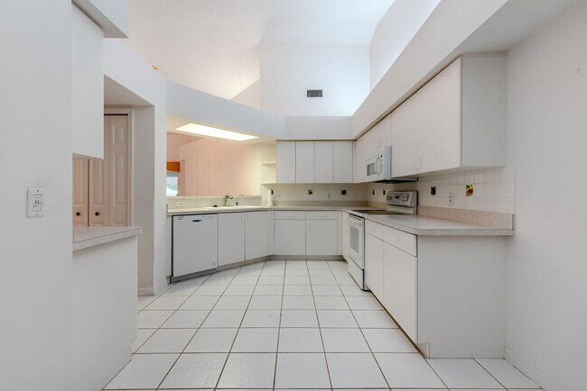 Building Photo - 4246 SE Home Way