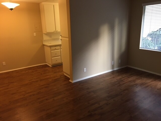 Building Photo - 4565 Hazeltine Ave