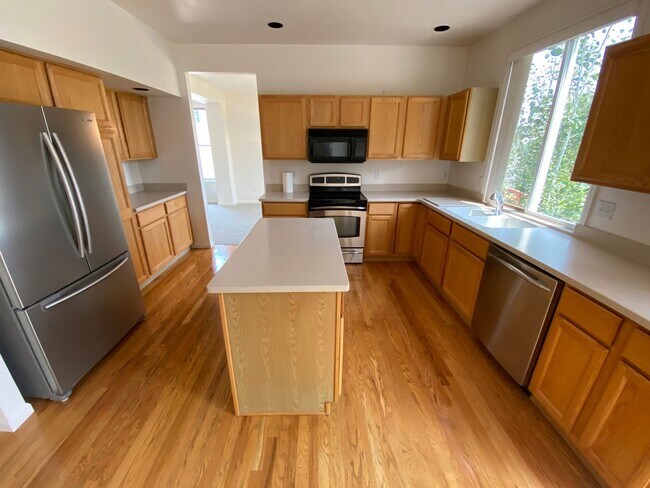 Building Photo - Great Highlands Ranch Home on the Golf Course!