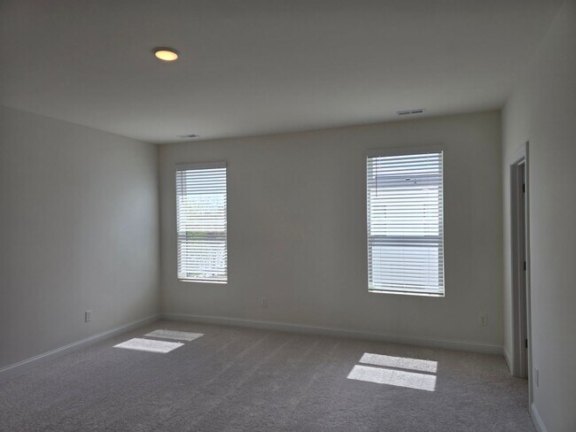 Building Photo - Brand Spankin' New Condo on White St!