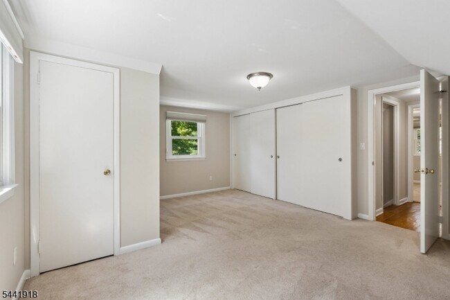 Building Photo - 124 Holmes Oval S