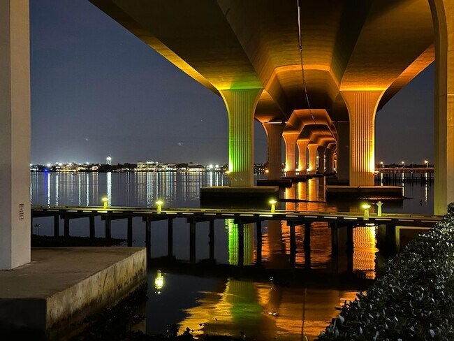 Building Photo - 975 NW Flagler Ave