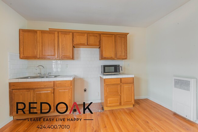 Building Photo - 615 1/2 N Rossmore Ave-209