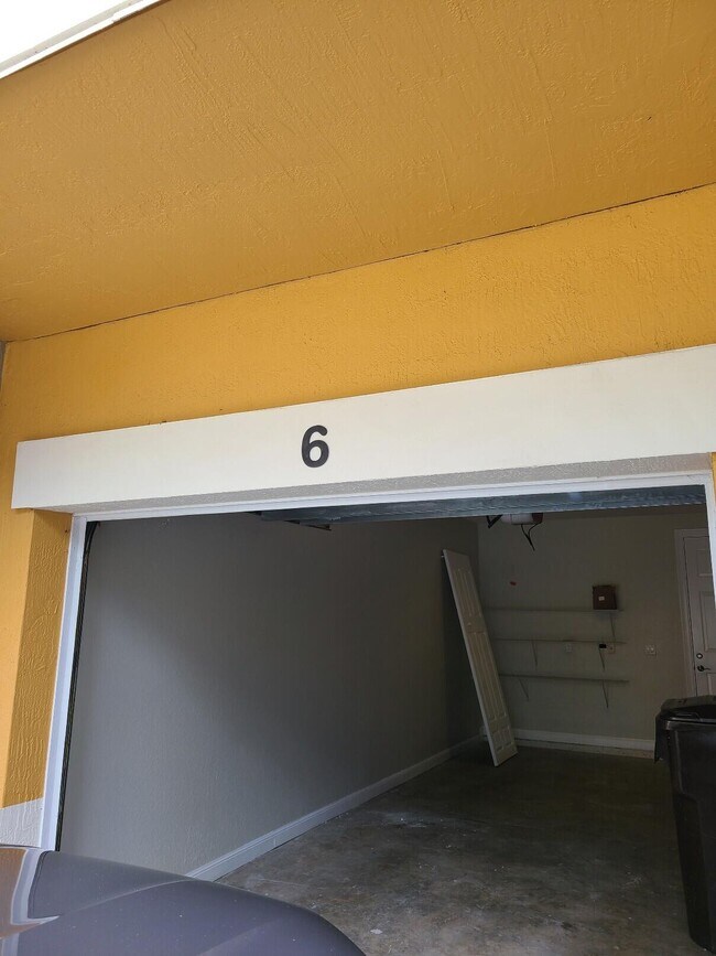 Building Photo - 590 Amador Ln