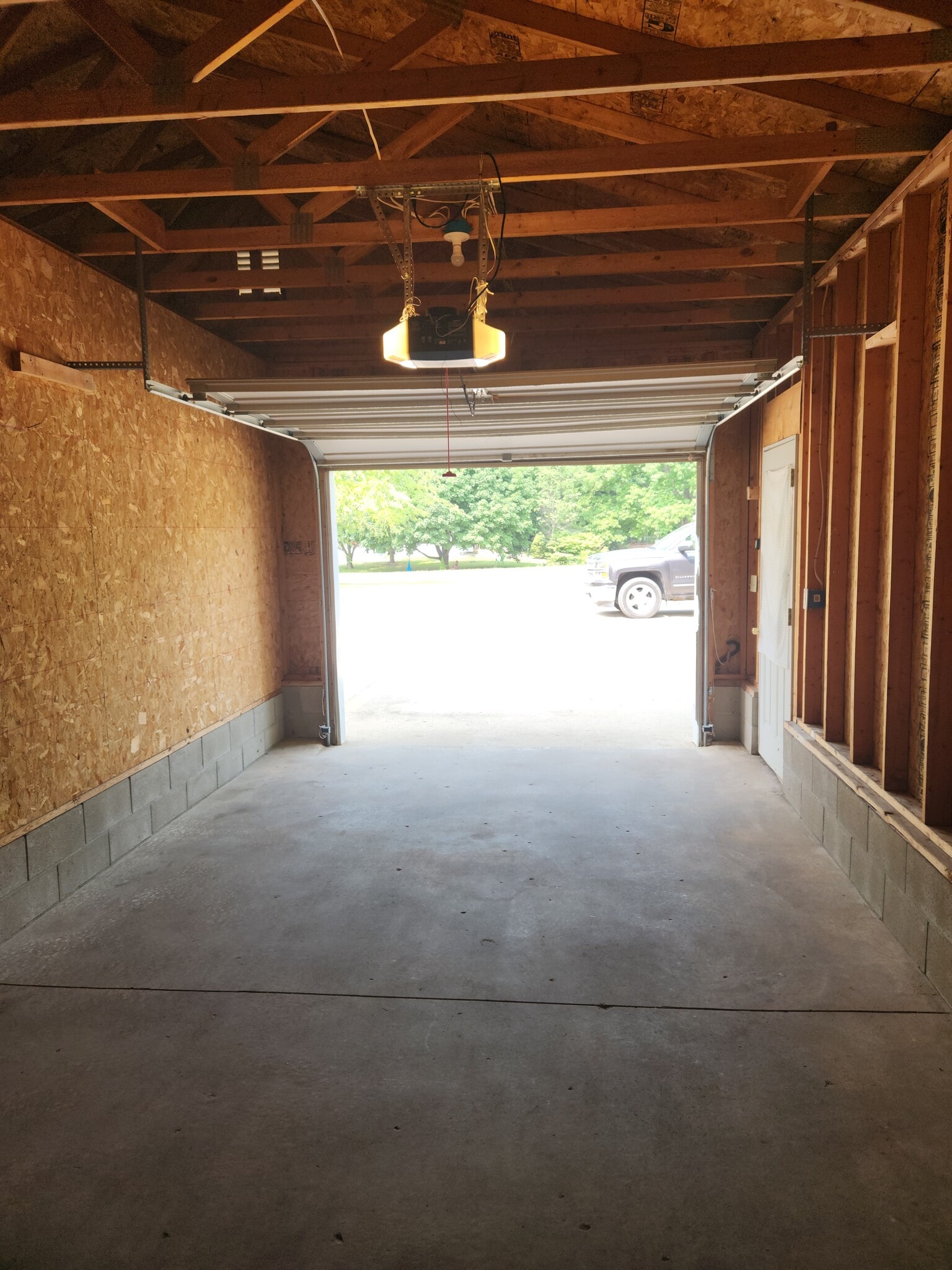 Garage - 4434 Manhattan W