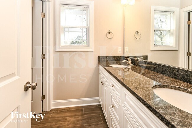 Building Photo - 119 Cline St