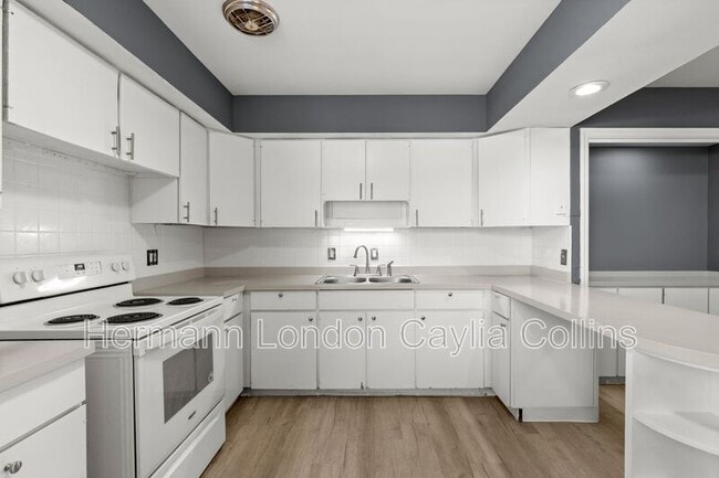 Building Photo - 7249 Pasadena Blvd