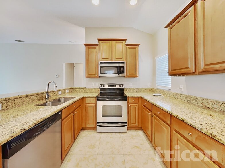 Building Photo - 13806 Newport Shores Dr