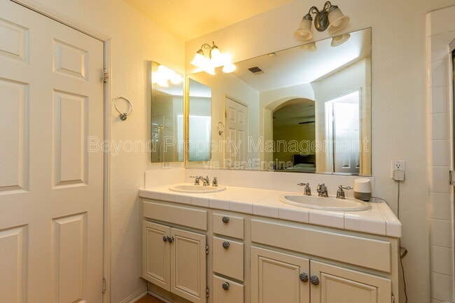 Building Photo - 2616 Bellezza Dr