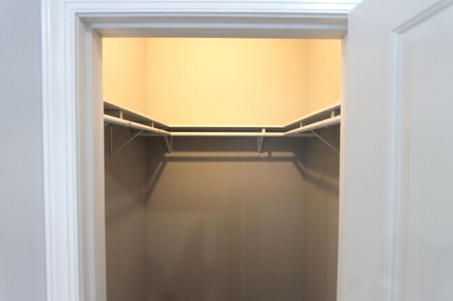 Building Photo - 5925-31 Devon Pl