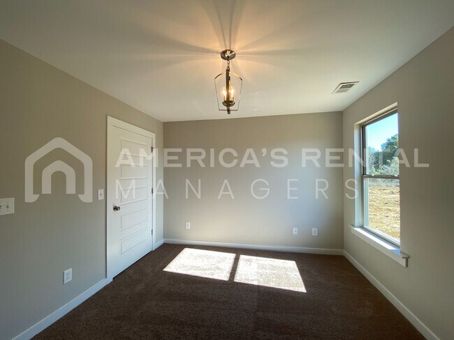 Building Photo - Home for Rent in Talladega, AL! View with 48 Hours Notice!