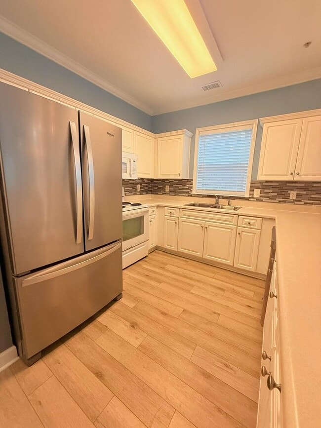 Building Photo - 330 Kiskadee Loop