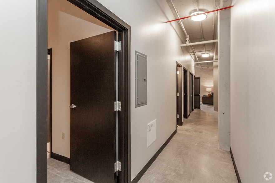 2BR, 2BA - Entry - Gordon-Van Tine Commons