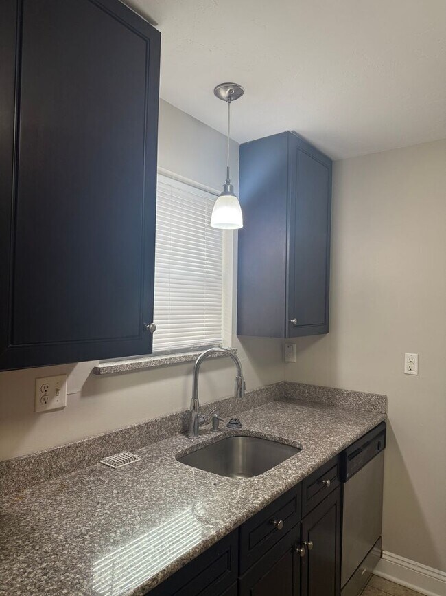 Building Photo - EXTREMELY SPACIOUS AND REMARKABLY REMODELED NORTHSIDE HOME- AVAIL MAY 1ST!