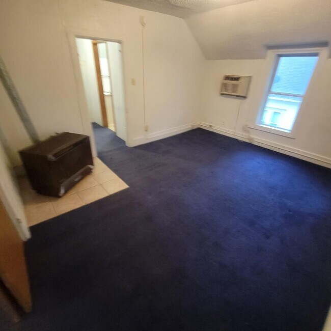 Building Photo - 119 Elm St