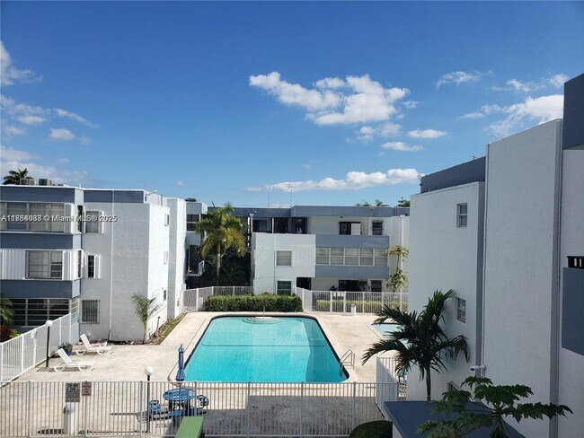 Building Photo - 1800 SW 25th St