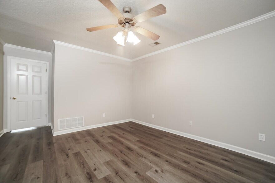 Building Photo - 6541 Sandbourne E