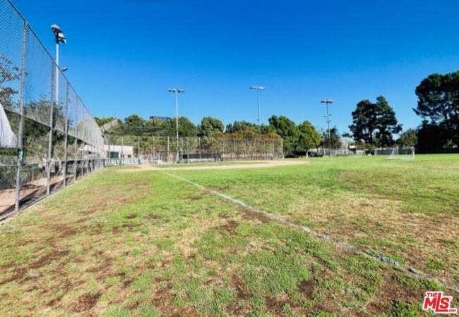 Building Photo - 221 S Gale Dr