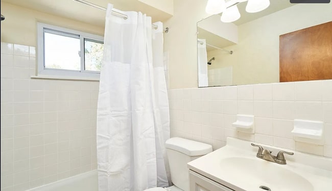 Building Photo - 923-925 Rosamond Ave