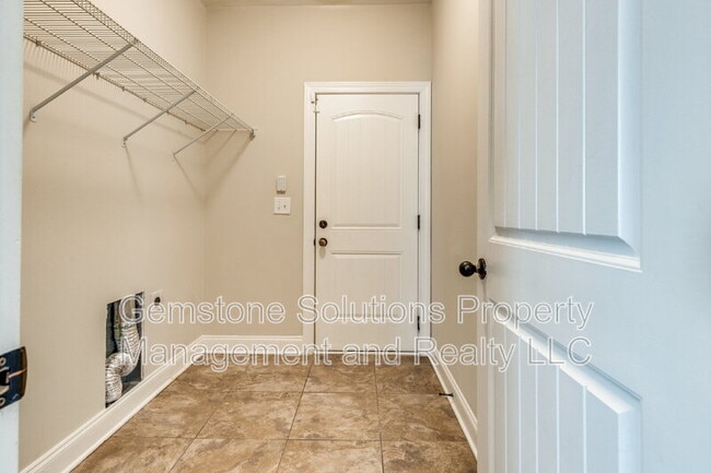 Building Photo - 1634 Earl Ct