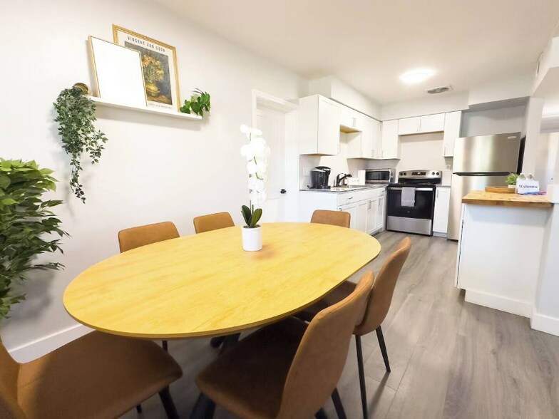 Building Photo - 8911 Oren Ave