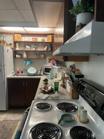 Building Photo - 18 S High St