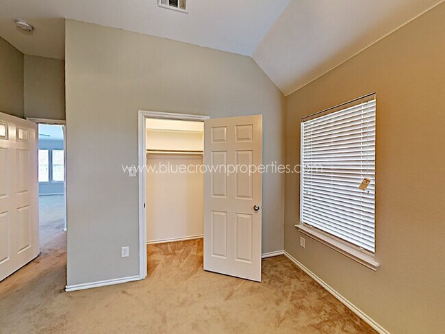 Building Photo - 901 Mesquite Dr