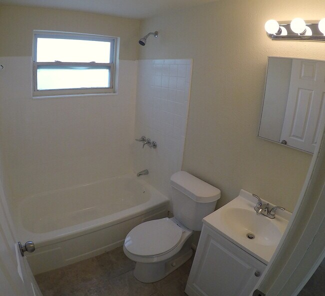 Building Photo - 402 W Lutz Lake Fern Rd