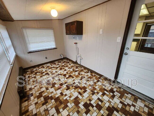 Building Photo - 1401 S 25th St