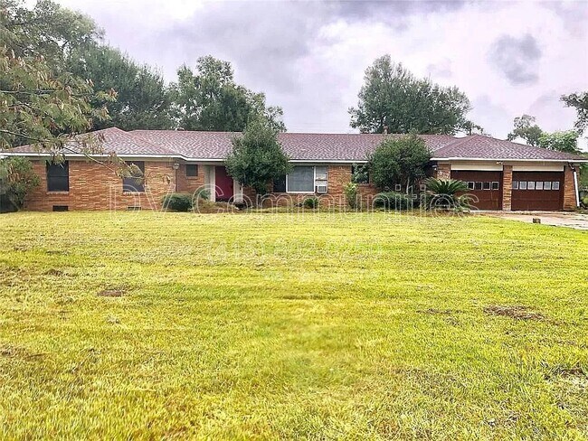 Building Photo - 817 Westmont Dr