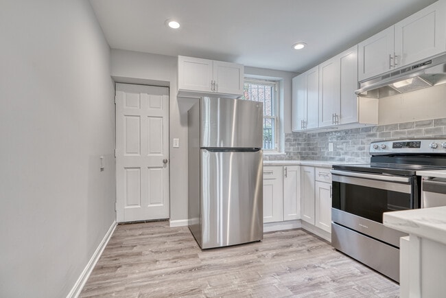 Building Photo - Woodward St