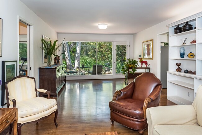 Building Photo - Located in the MUS - Serene El Bosque Home...