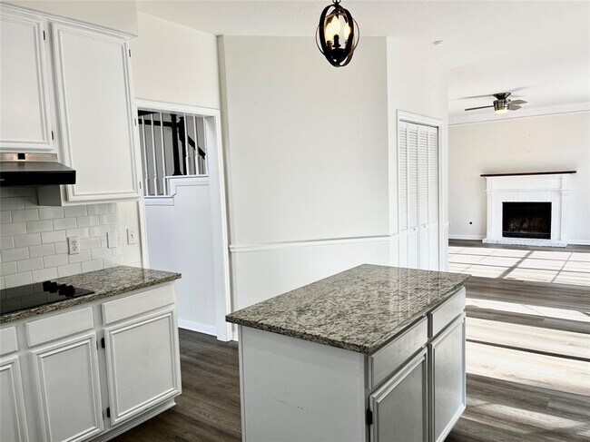 Building Photo - 16909 Dorman Dr