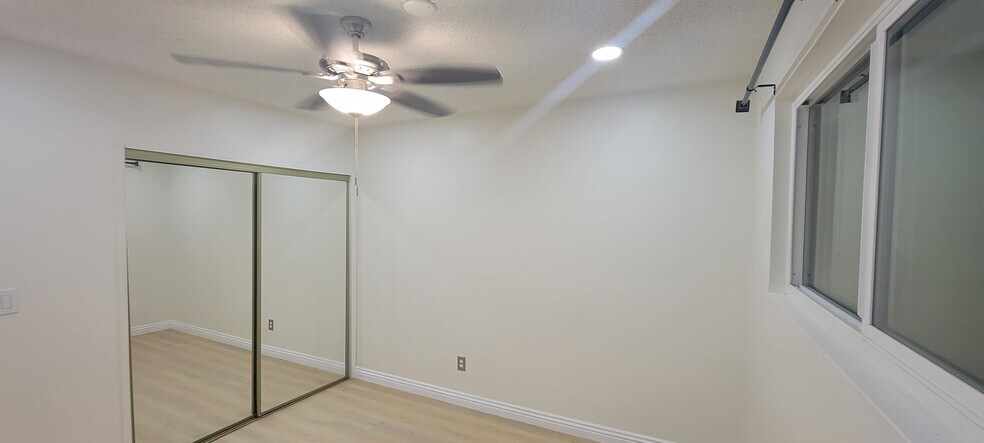 Building Photo - 1908 Clinton St