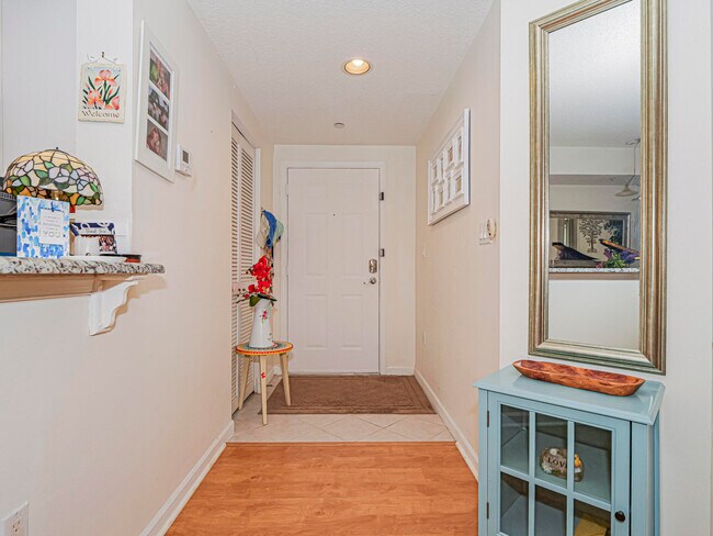 Building Photo - 5095 Fairways Cir