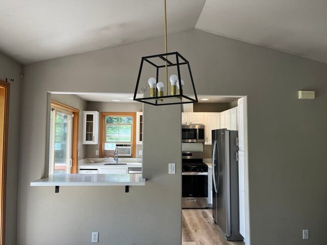 Building Photo - 1807 Larch Way