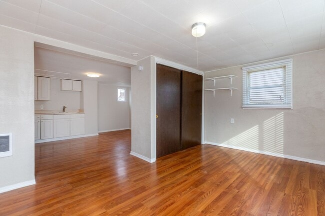 Primary Photo - 9041-9049 NE Sandy Blvd