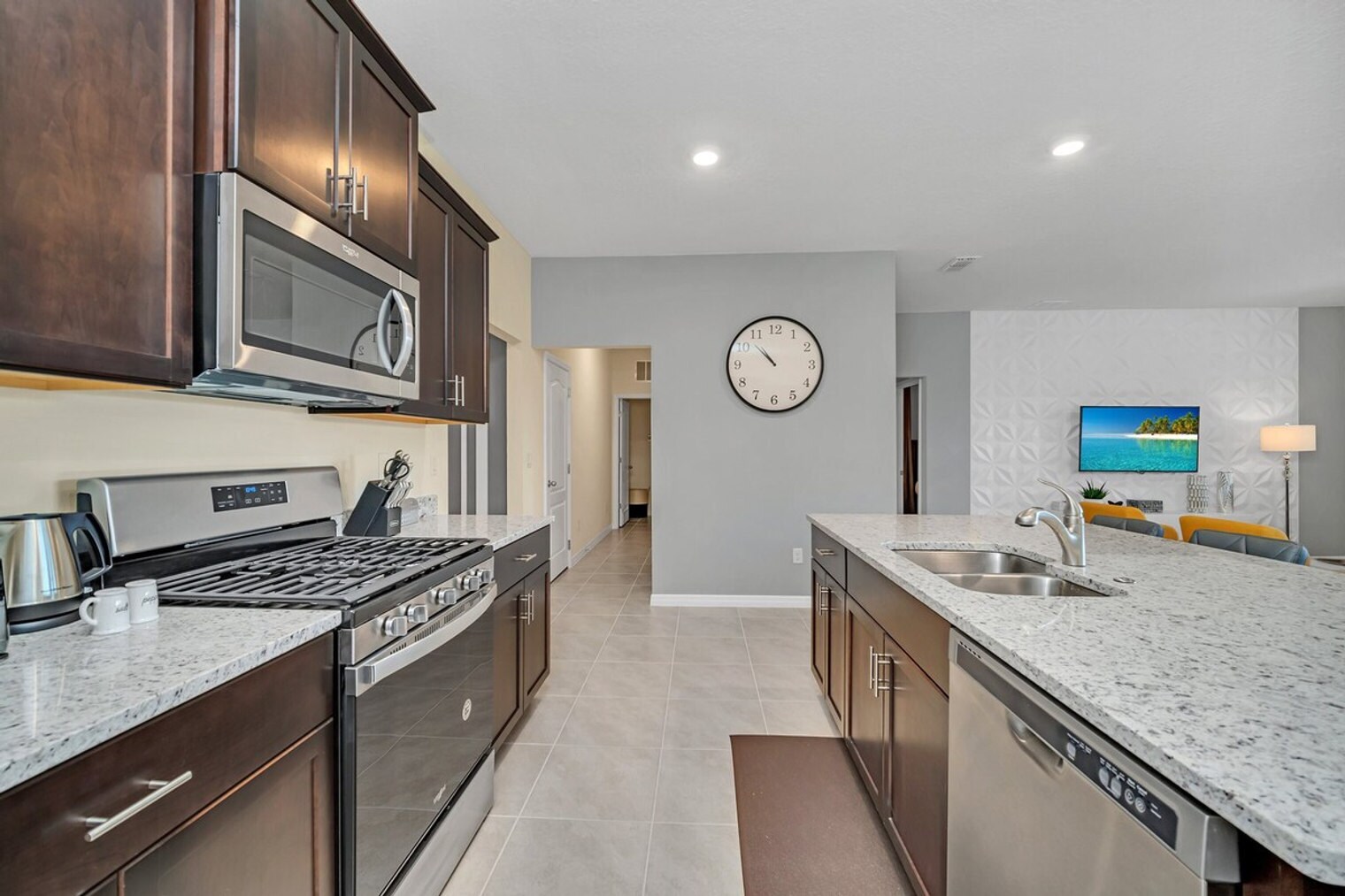Building Photo - 7551 Oakmoss Loop