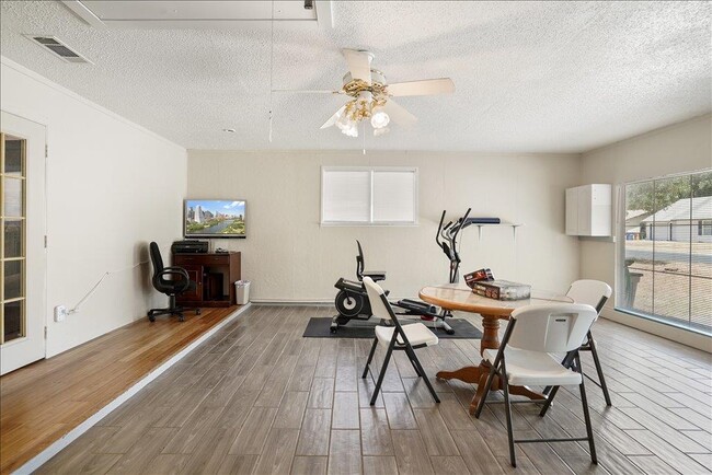 Building Photo - 4611 Cedargrove Dr