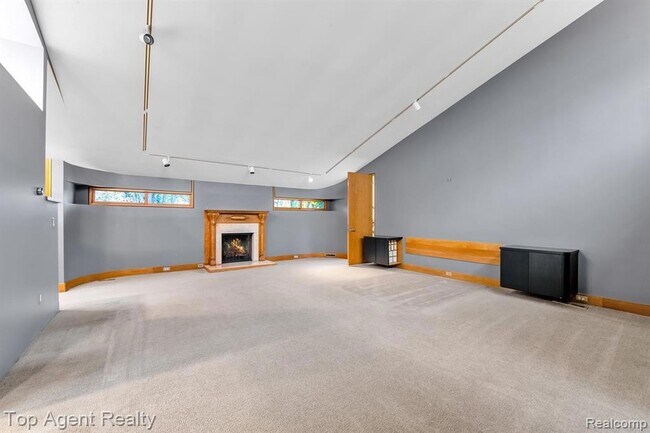 Building Photo - 5760 Snowshoe Cir