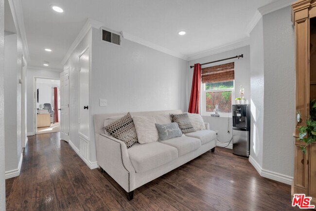 Building Photo - 18209 Sierra Hwy