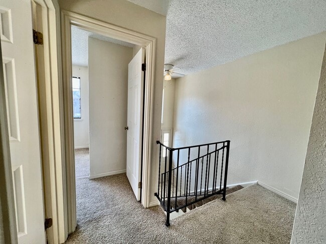 Building Photo - 508 E 7th St