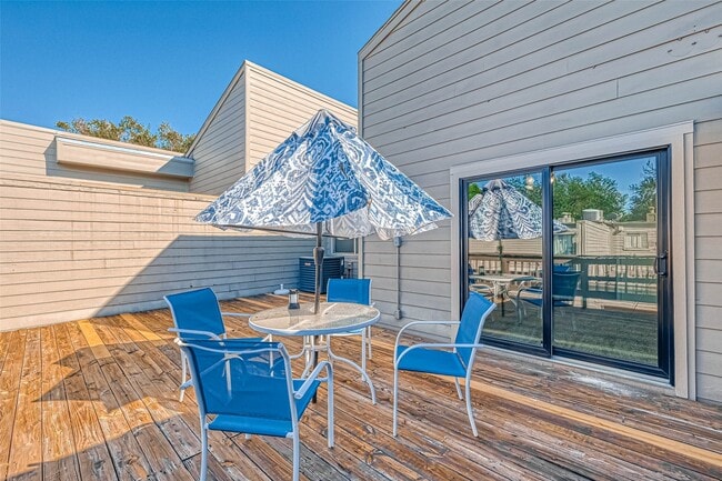 Building Photo - 11733 Lakeside Pl Dr