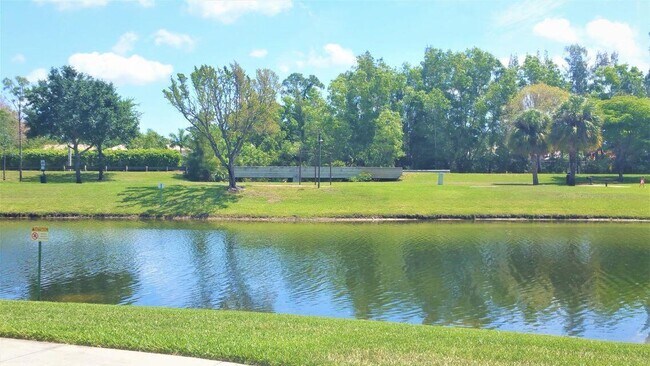 Building Photo - 1400 Crestwood Ct S
