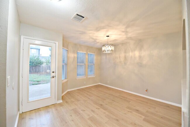 Building Photo - 610 Sparkling Brook Ln