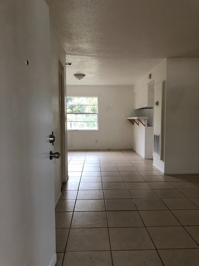 Building Photo - Large Fenced Yard | Central Air | Garage |...