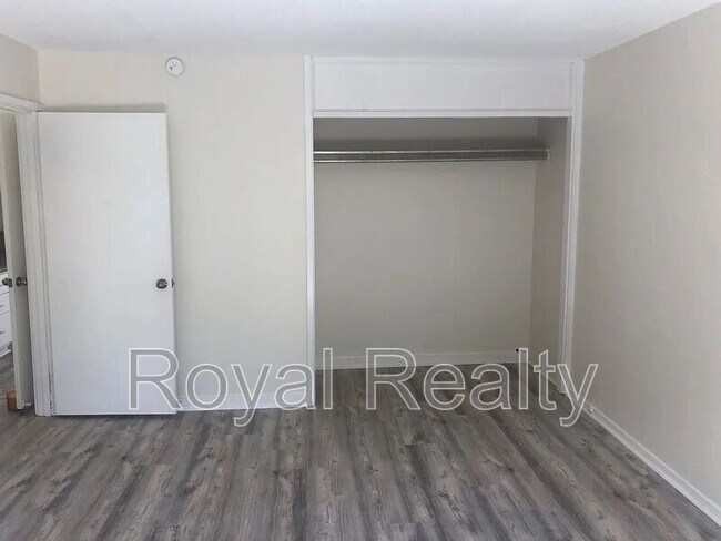 Building Photo - 2328 Seaview Ave