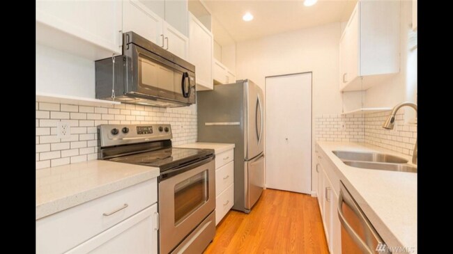 Building Photo - 20621 12th Ave S